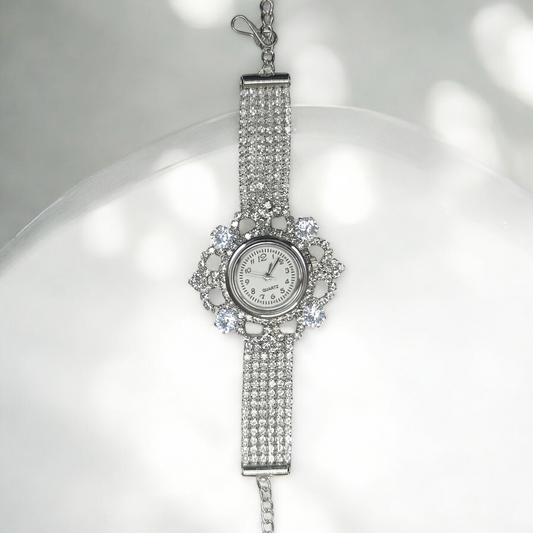 Stylish Analog Watch for Women Elegant Round Dial with Metal Strap